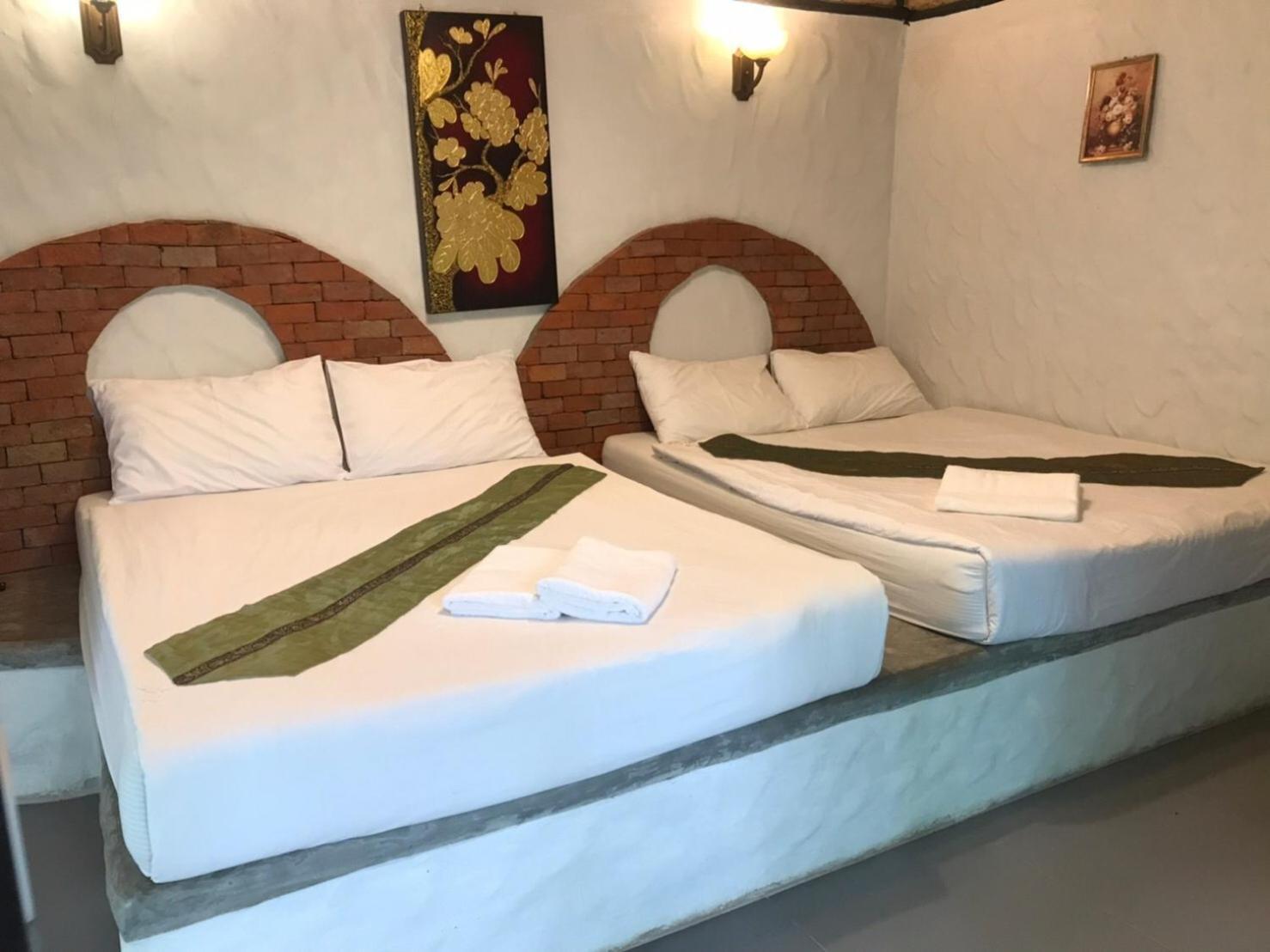 Baan Pong Tara Hotel Suan Phueng Bagian luar foto