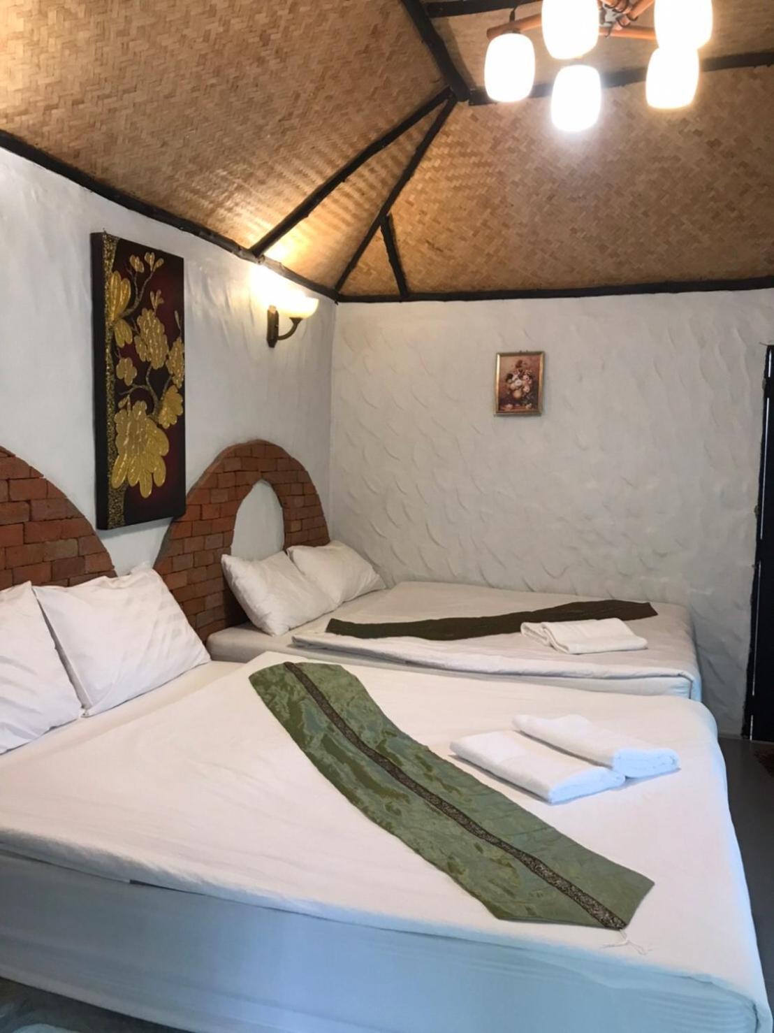 Baan Pong Tara Hotel Suan Phueng Bagian luar foto