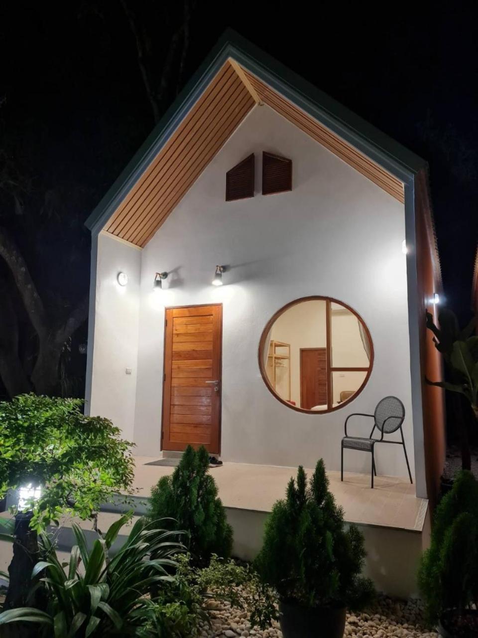 Baan Pong Tara Hotel Suan Phueng Bagian luar foto