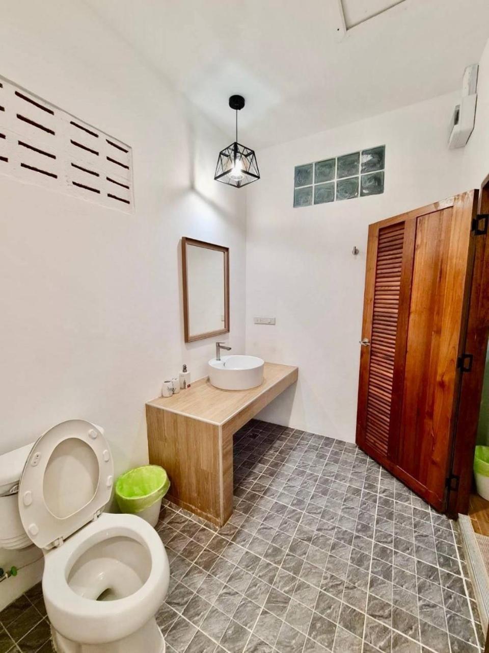 Baan Pong Tara Hotel Suan Phueng Bagian luar foto