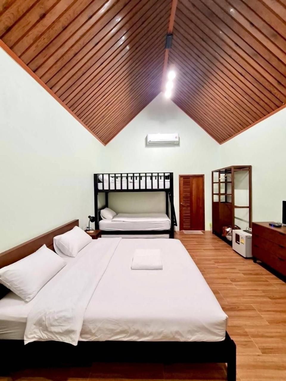 Baan Pong Tara Hotel Suan Phueng Bagian luar foto