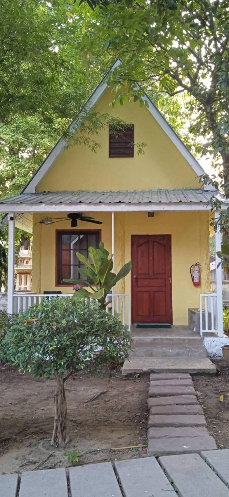 Baan Pong Tara Hotel Suan Phueng Bagian luar foto