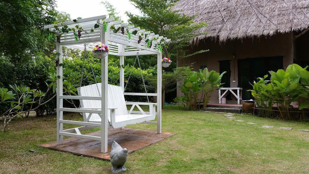 Baan Pong Tara Hotel Suan Phueng Bagian luar foto