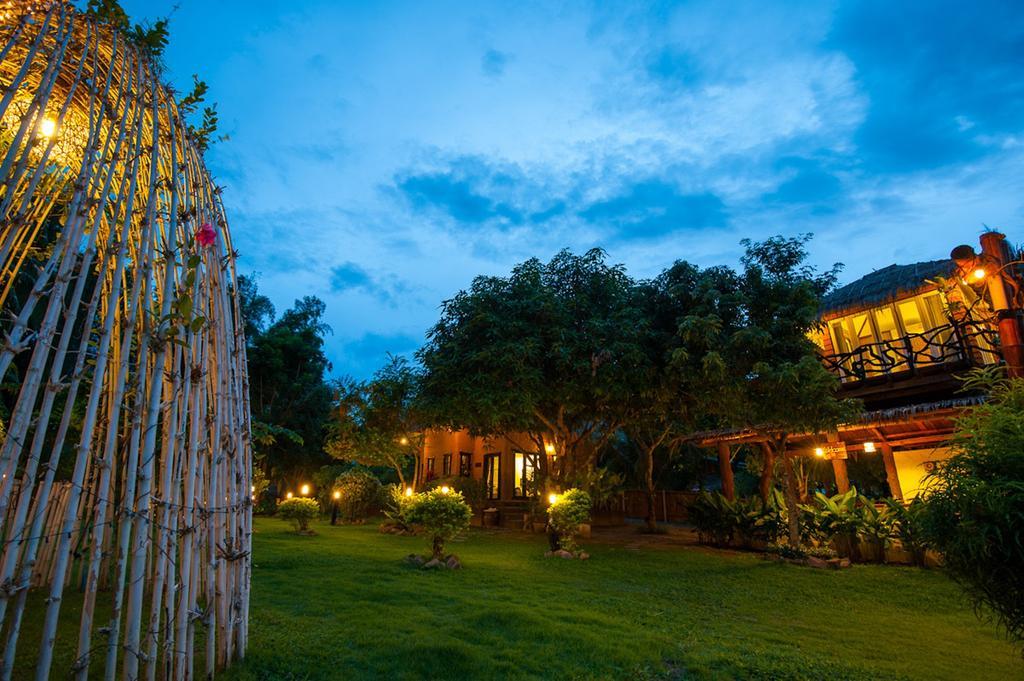 Baan Pong Tara Hotel Suan Phueng Bagian luar foto