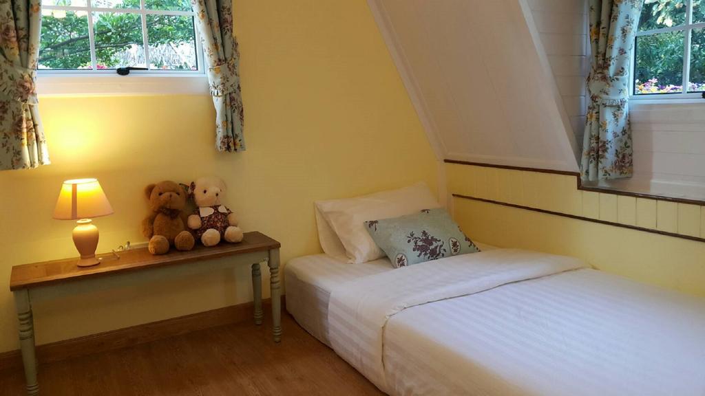 Baan Pong Tara Hotel Suan Phueng Bagian luar foto