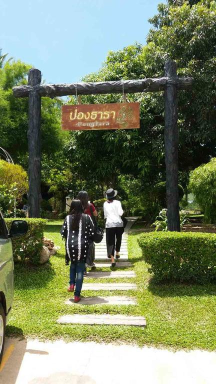 Baan Pong Tara Hotel Suan Phueng Bagian luar foto