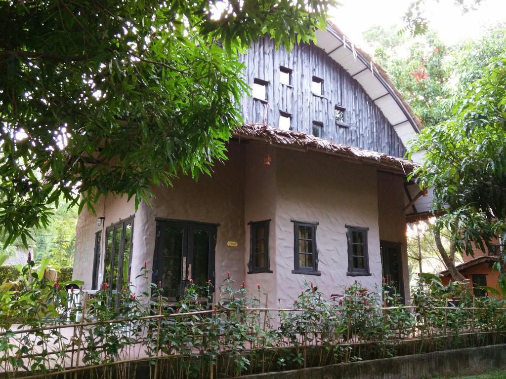 Baan Pong Tara Hotel Suan Phueng Bagian luar foto