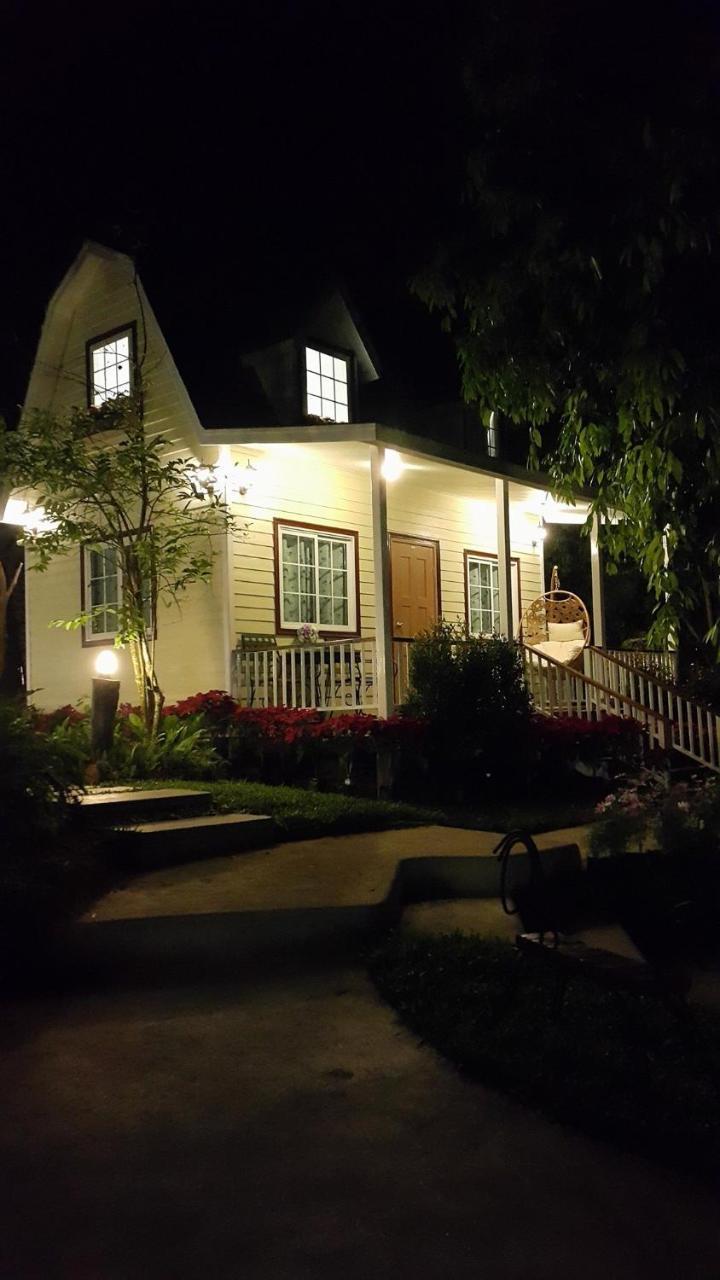 Baan Pong Tara Hotel Suan Phueng Bagian luar foto